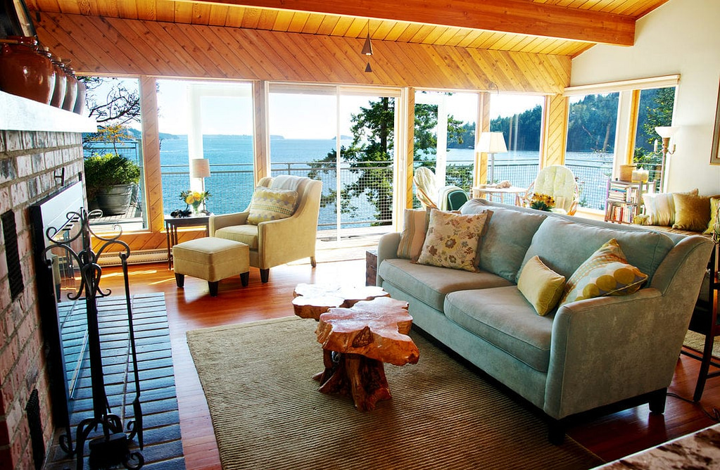 Lazy Bowen Hideaway living room (1)